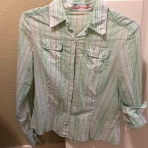 Cute Gianni Bini top with long sleeves.